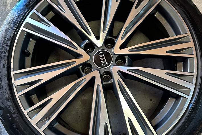 Grå Audi A6 fra 2021