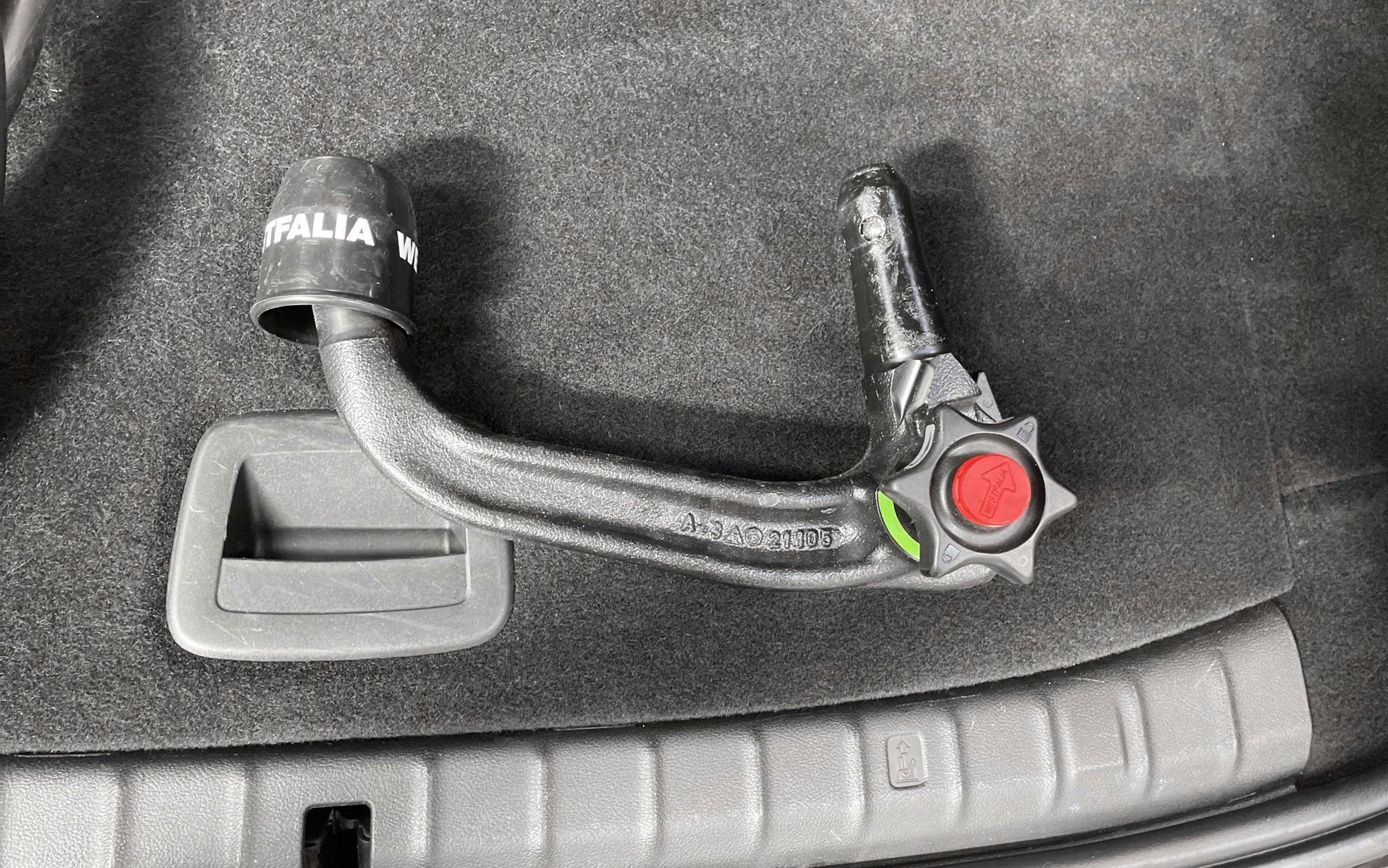 Grå BMW 545e fra 2021