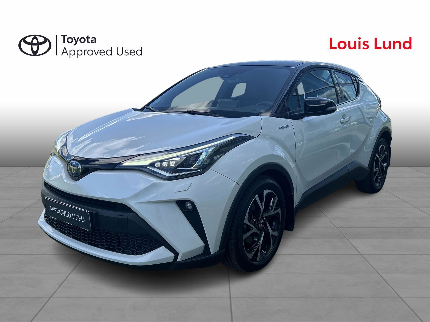 Hvid Toyota C-HR fra 2022 set udefra