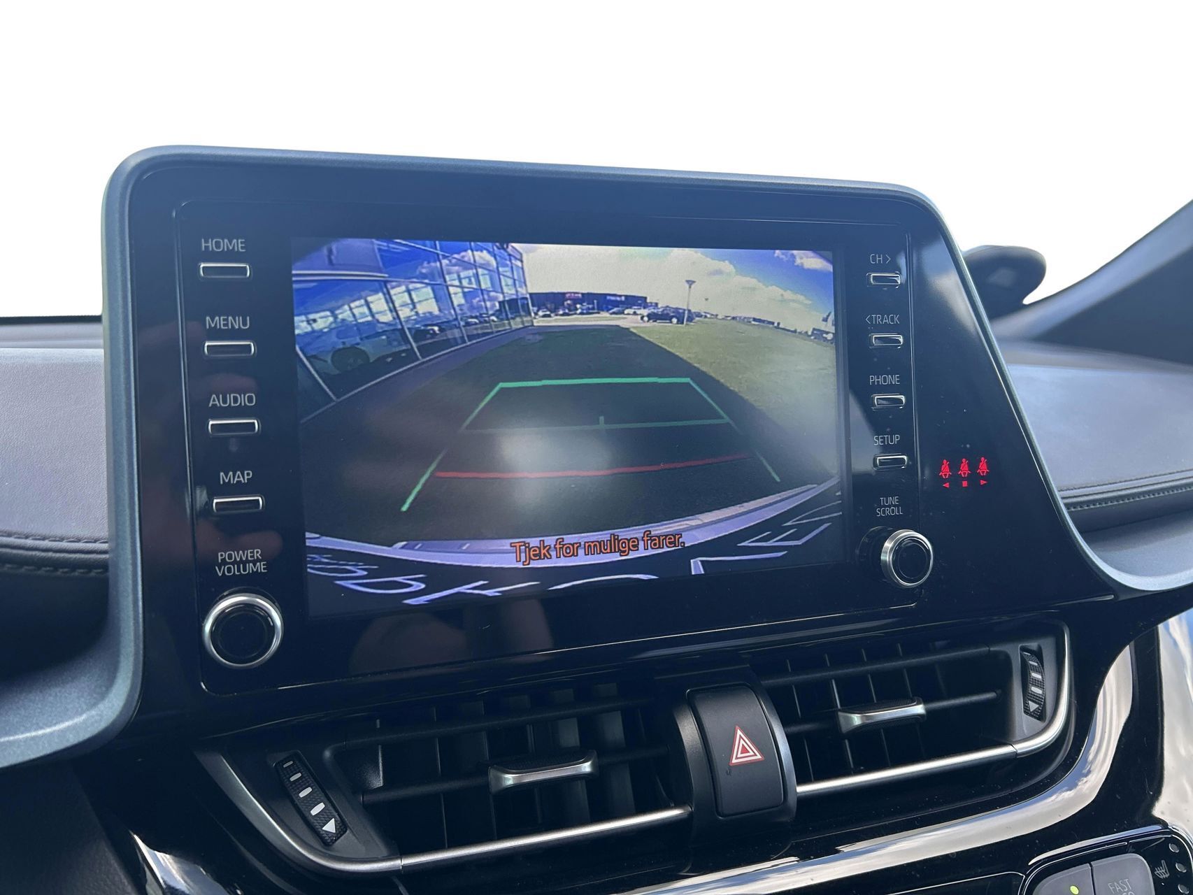 Hvid Toyota C-HR fra 2022