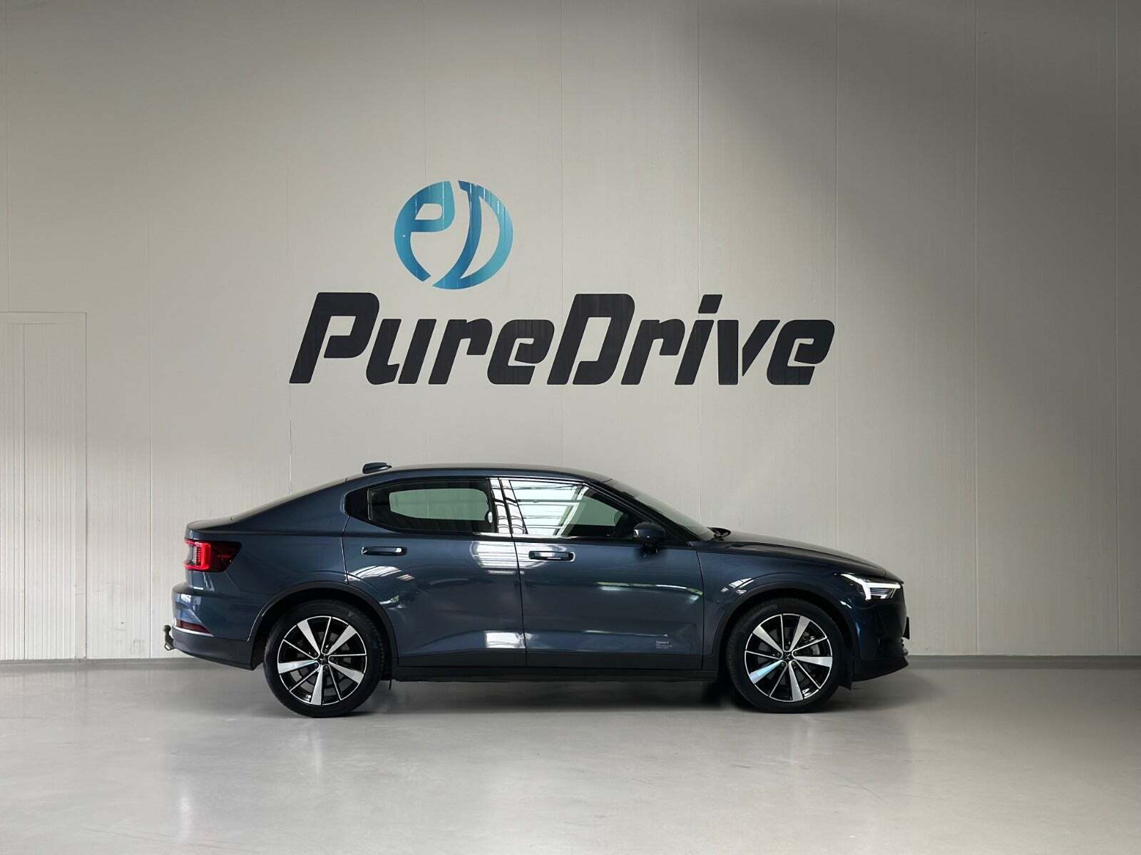 Blå Polestar 2 fra 2022