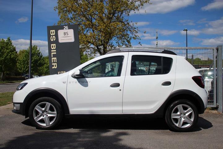 Hvid Dacia Sandero Stepway fra 2015
