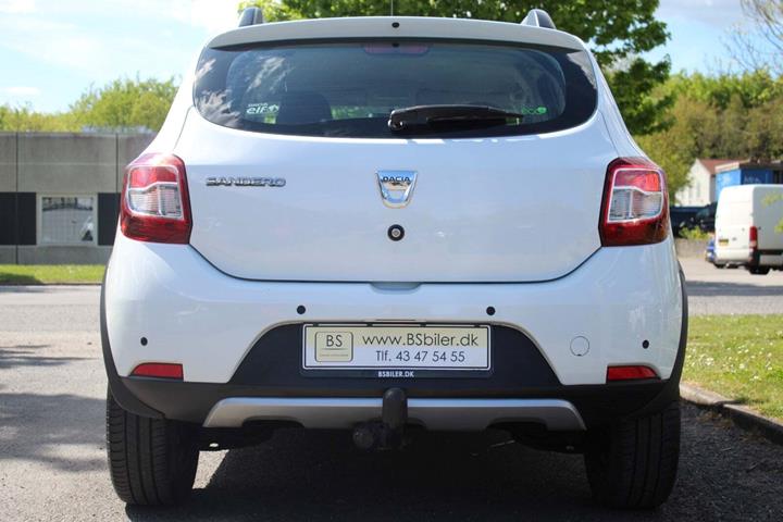 Hvid Dacia Sandero Stepway fra 2015