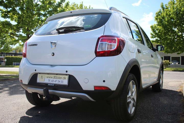 Hvid Dacia Sandero Stepway fra 2015