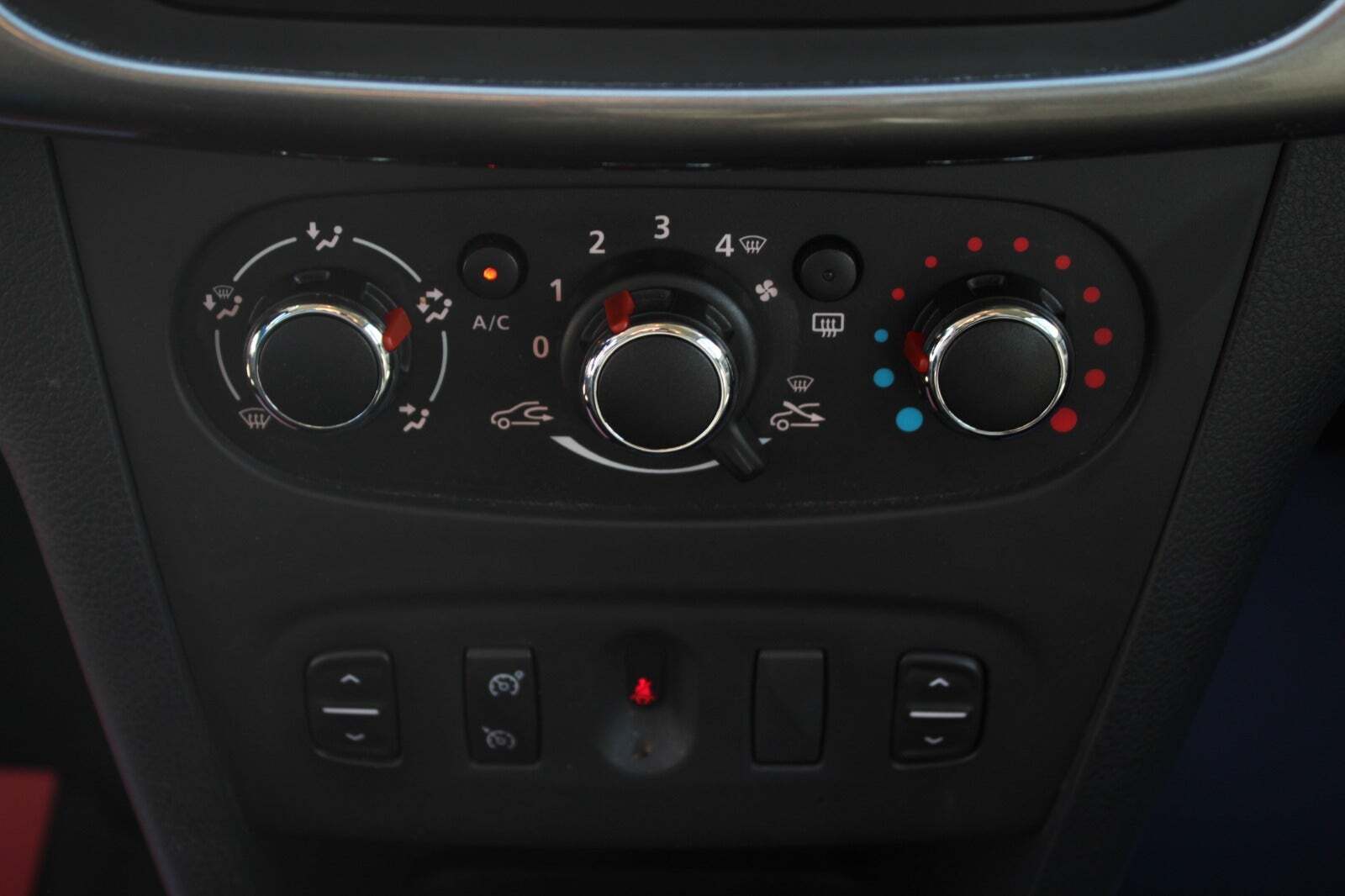 Hvid Dacia Sandero Stepway fra 2015