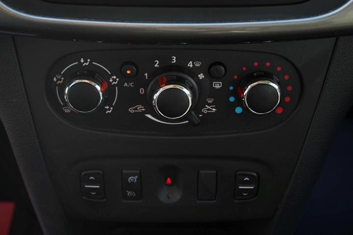 Hvid Dacia Sandero Stepway fra 2015