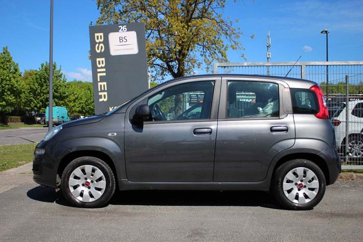 Grå Fiat Panda fra 2016