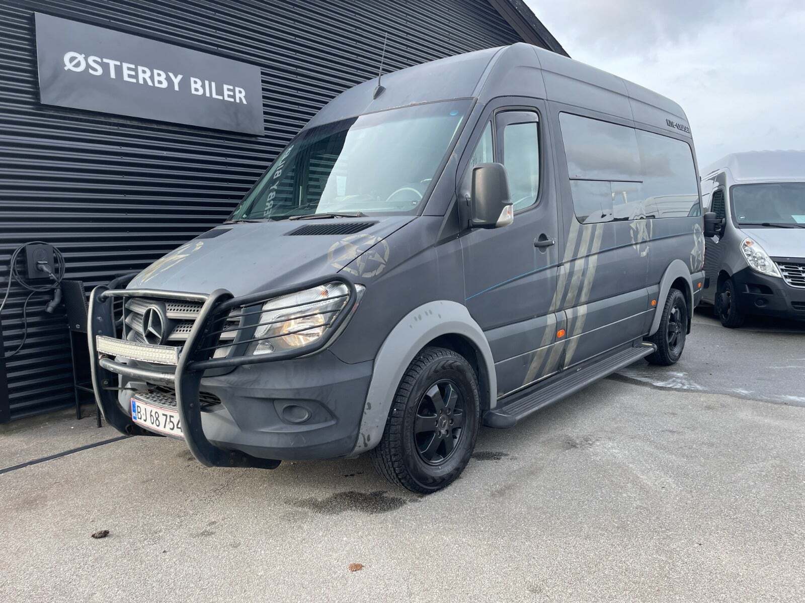 Sort Mercedes Sprinter 315 fra 2010 set udefra