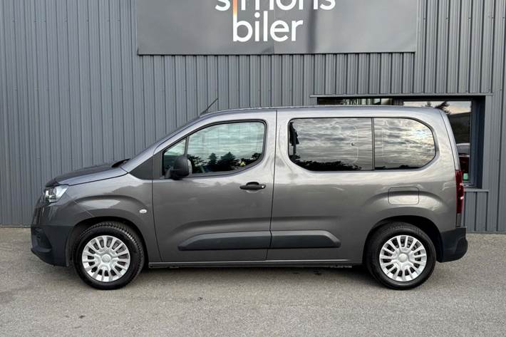 Grå Toyota ProAce City Verso fra 2020