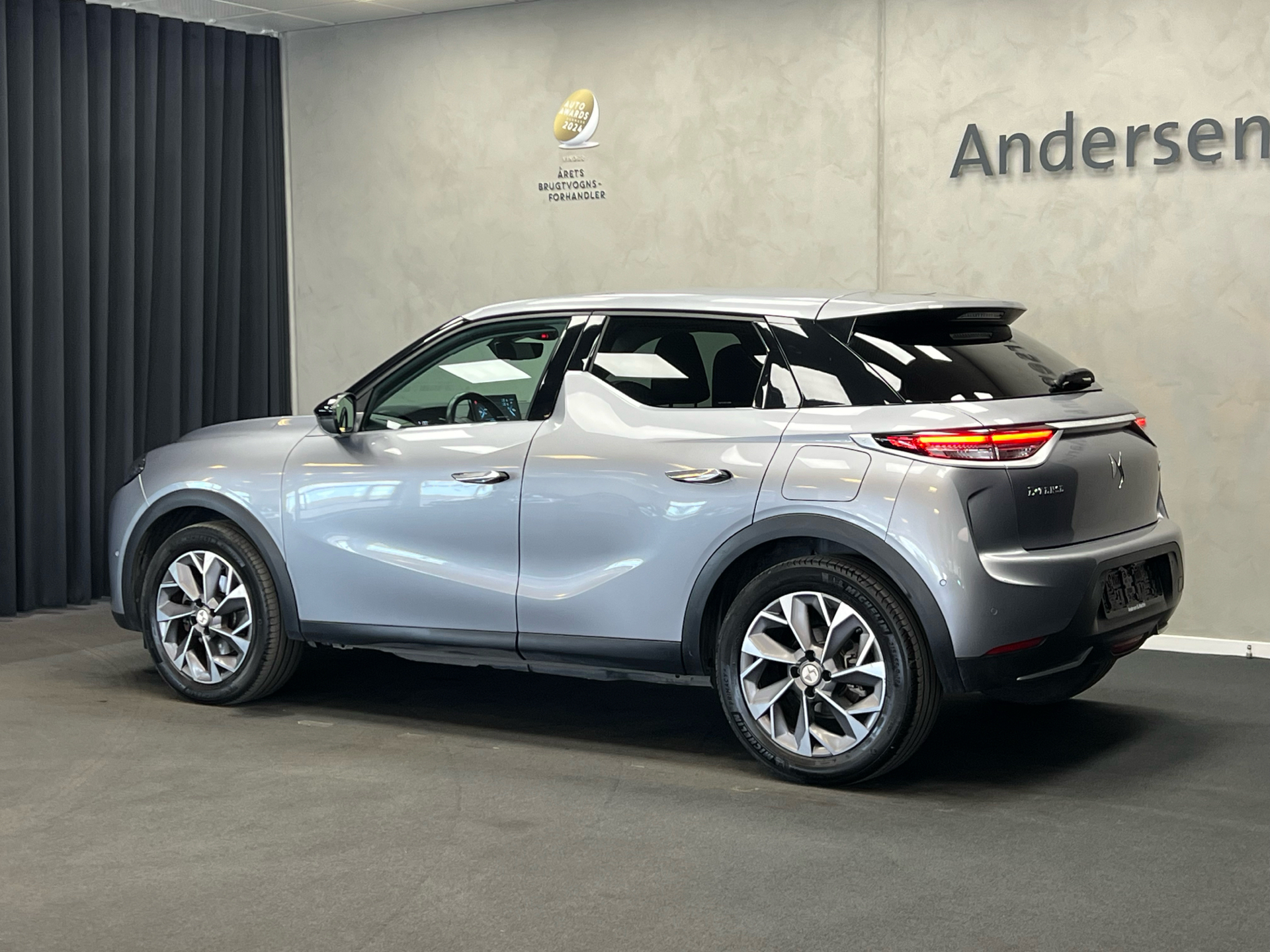 Grå DS DS3 Crossback fra 2020 set udefra
