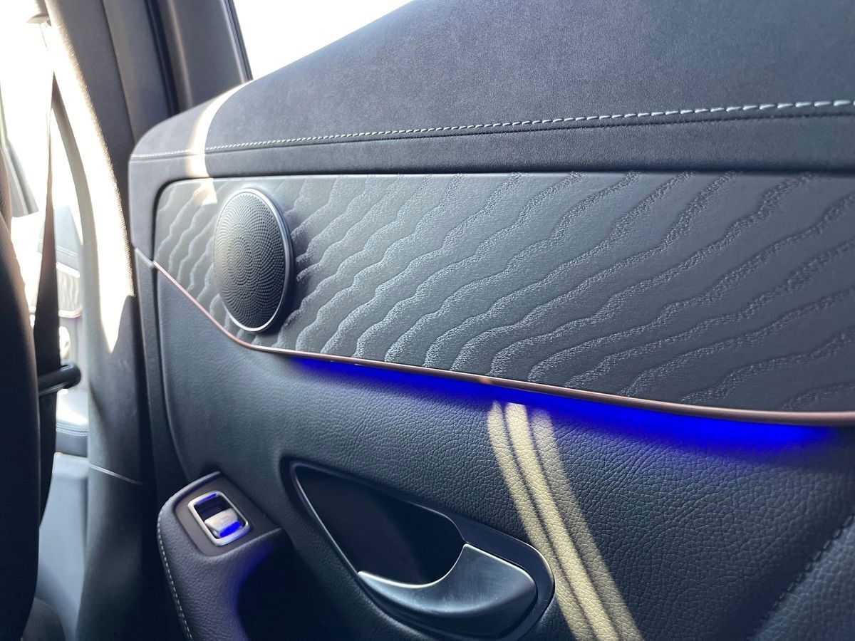 Hvid Mercedes EQC400 fra 2022