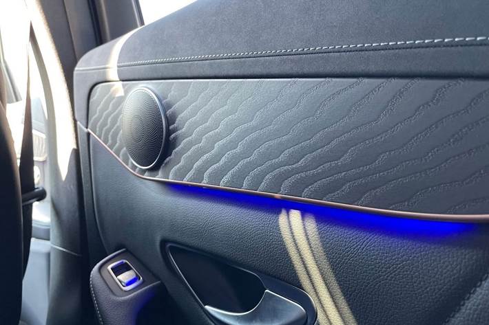 Hvid Mercedes EQC400 fra 2022