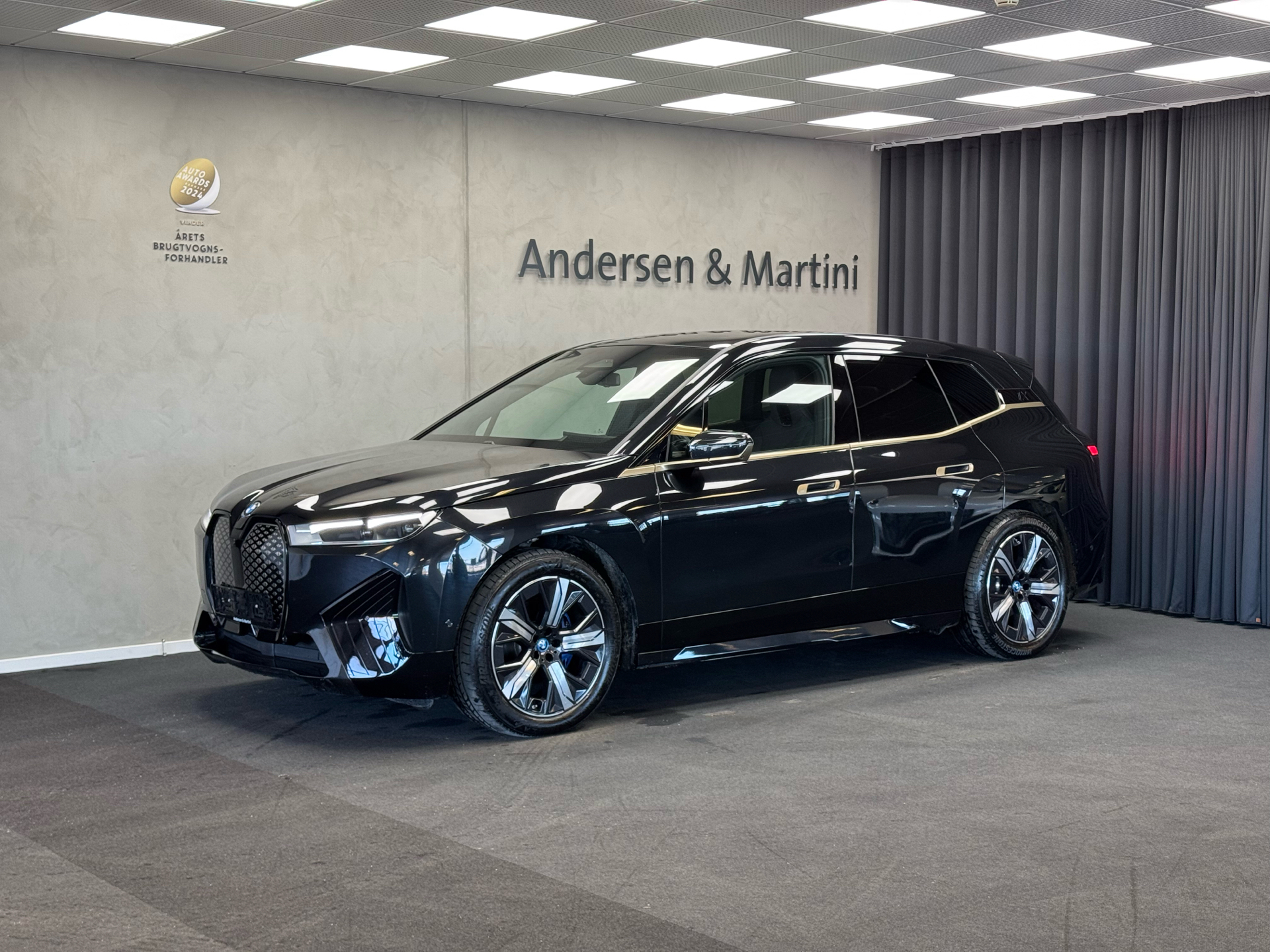 Sort BMW iX fra 2023