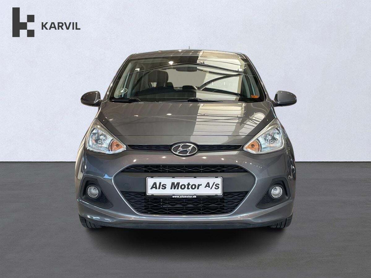 Beige Hyundai i10 fra 2014