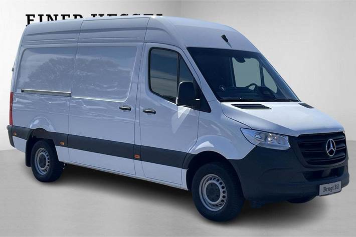 Hvid Mercedes Sprinter 317 fra 2024