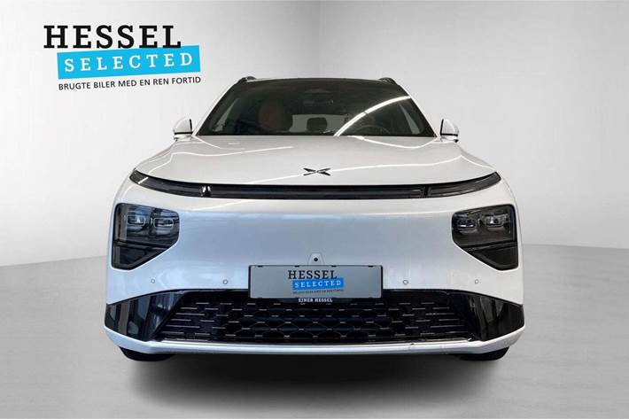 Hvid Xpeng G9 fra 2023