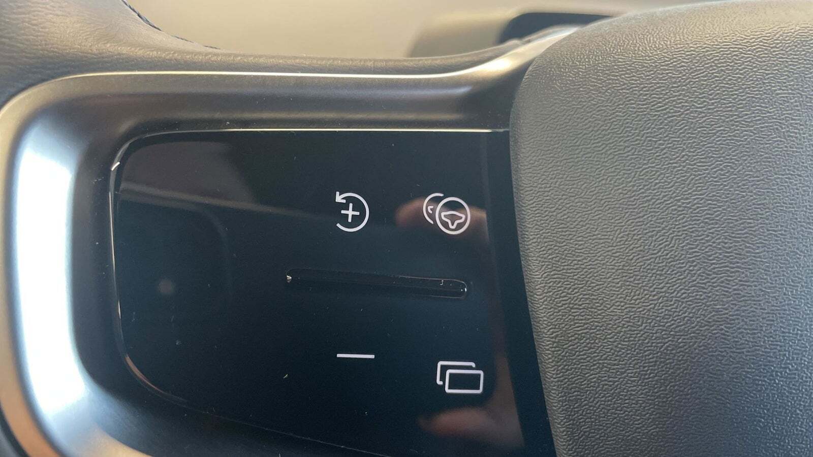 Gul Volvo EX30 fra 2024