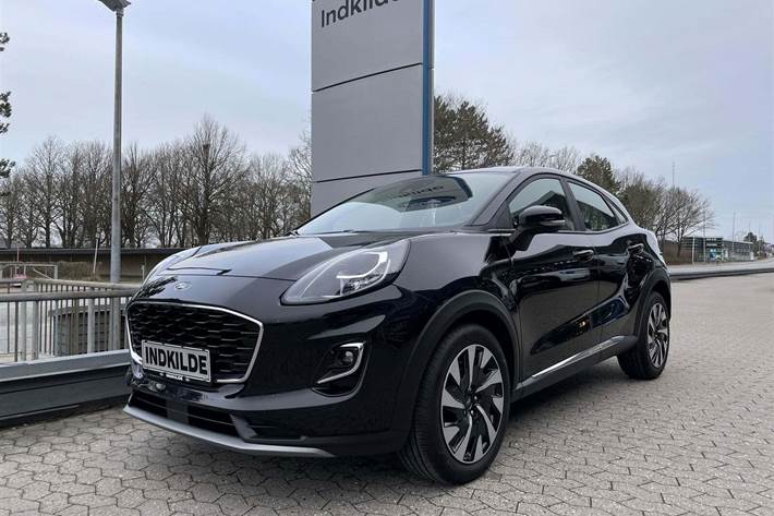 Sort Ford Puma fra 2023 set udefra