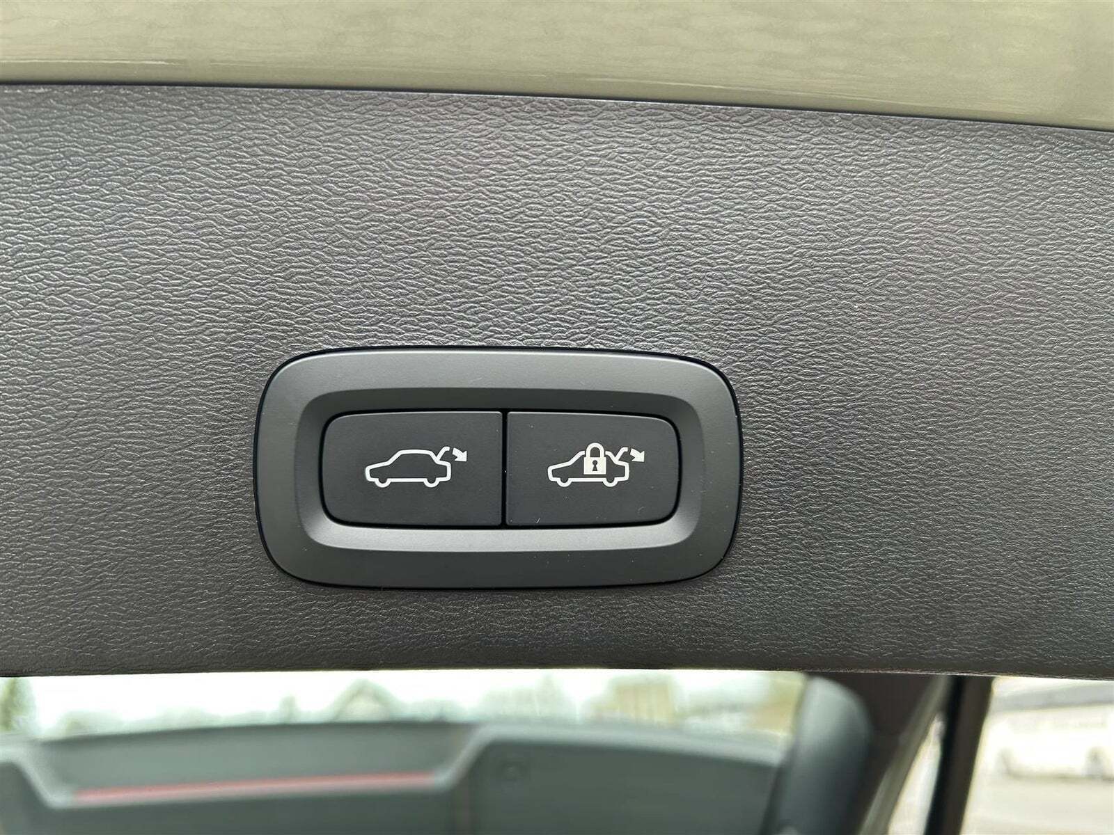 Grøn Volvo XC40 fra 2024