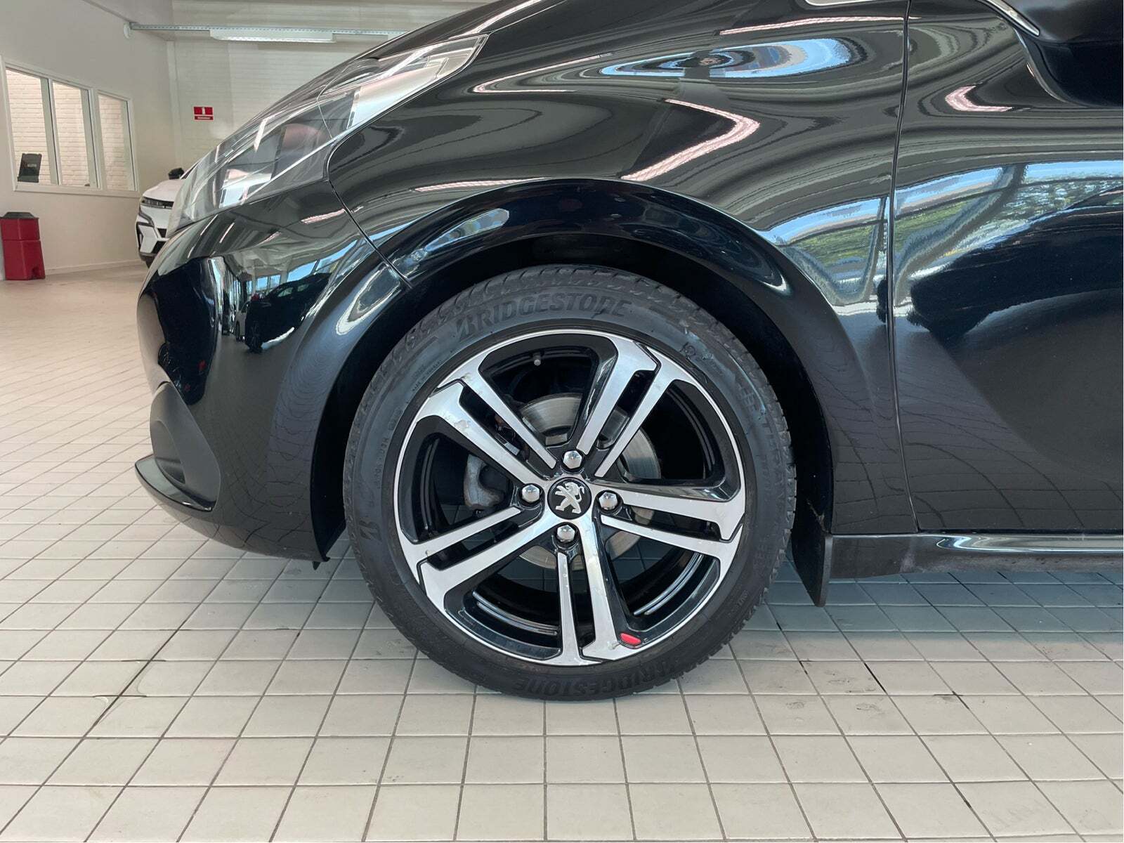 Sort Peugeot 208 fra 2019