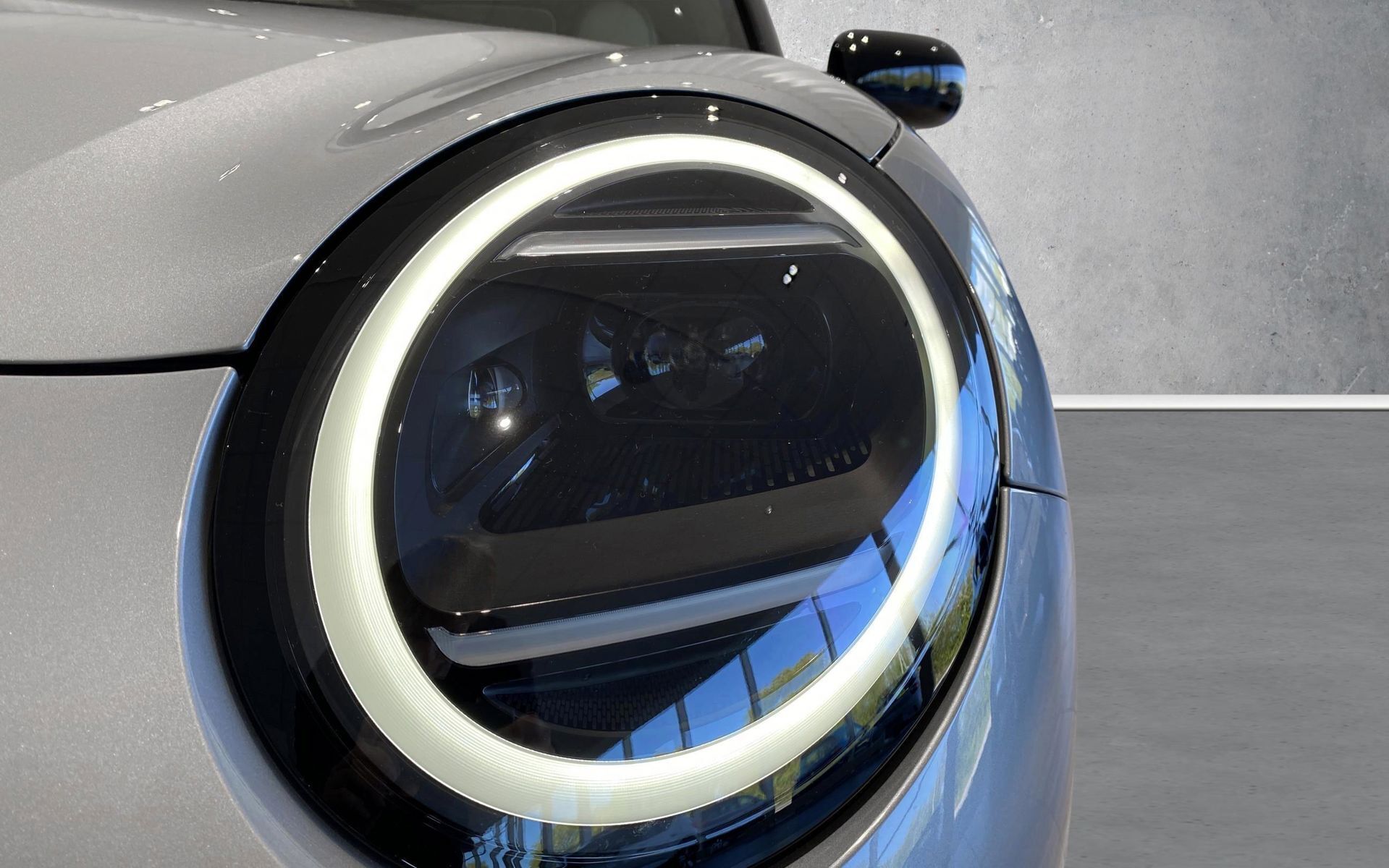 Sølv Mini Cooper fra 2024