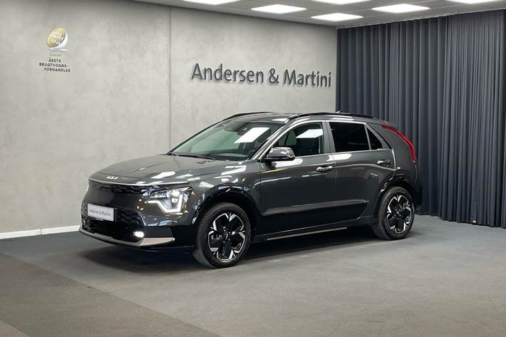 Grå Kia Niro EV fra 2023 set udefra