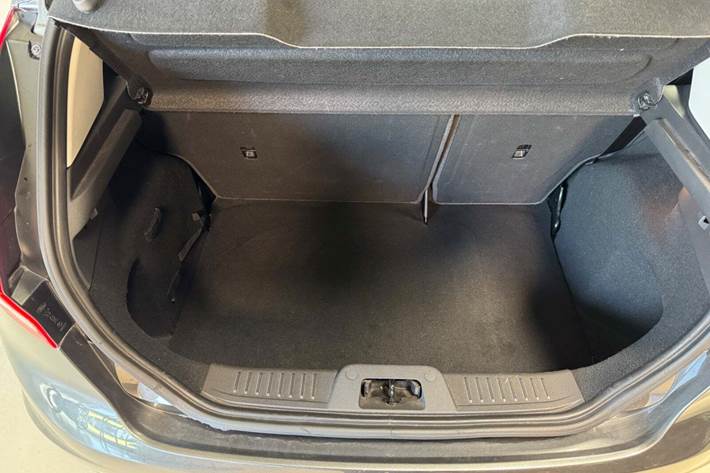 Grå Ford Fiesta fra 2016