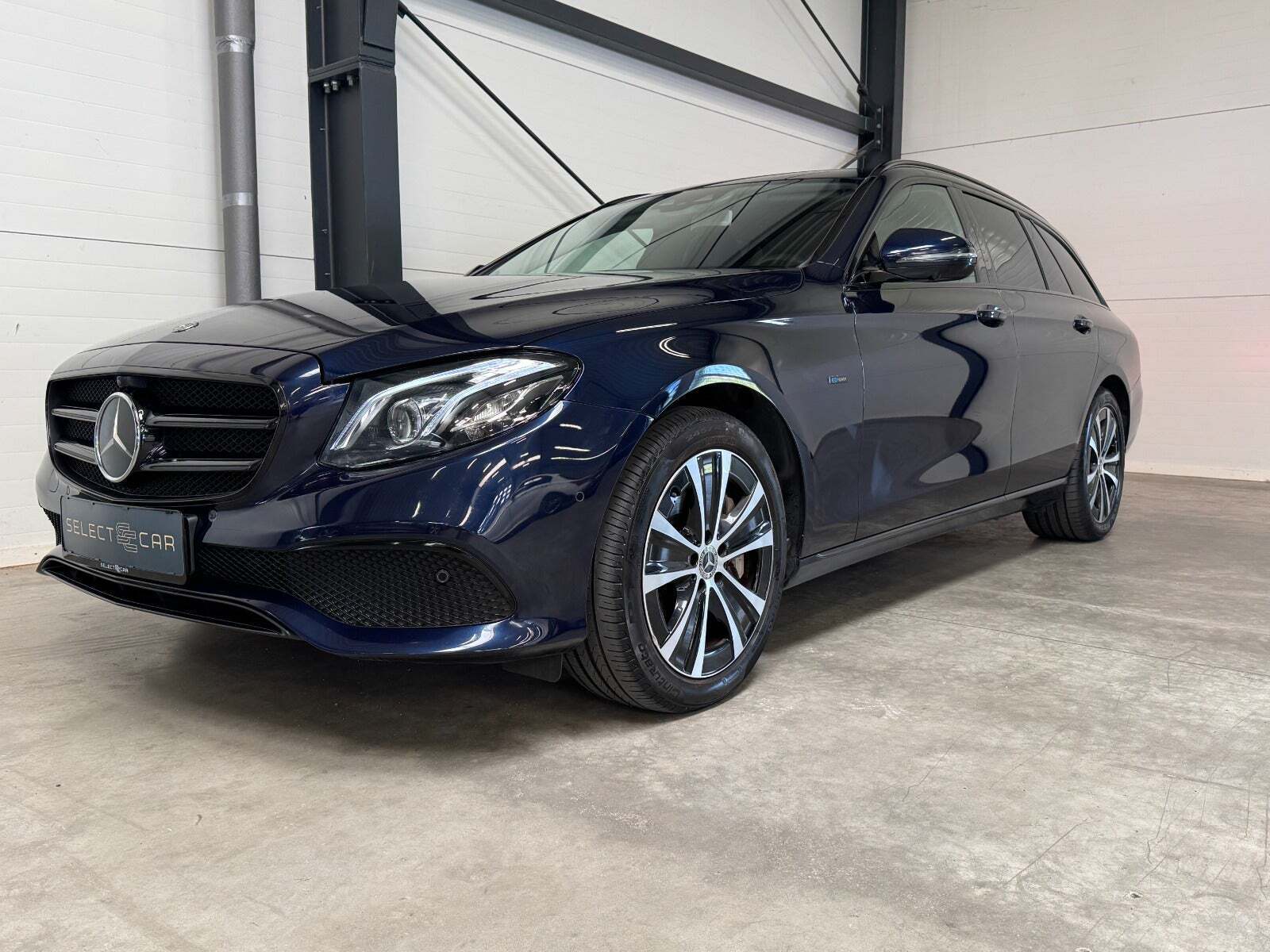 Blå Mercedes E300 de fra 2019