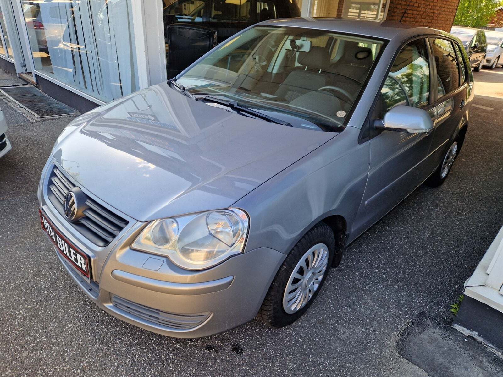 Grå VW Polo fra 2006