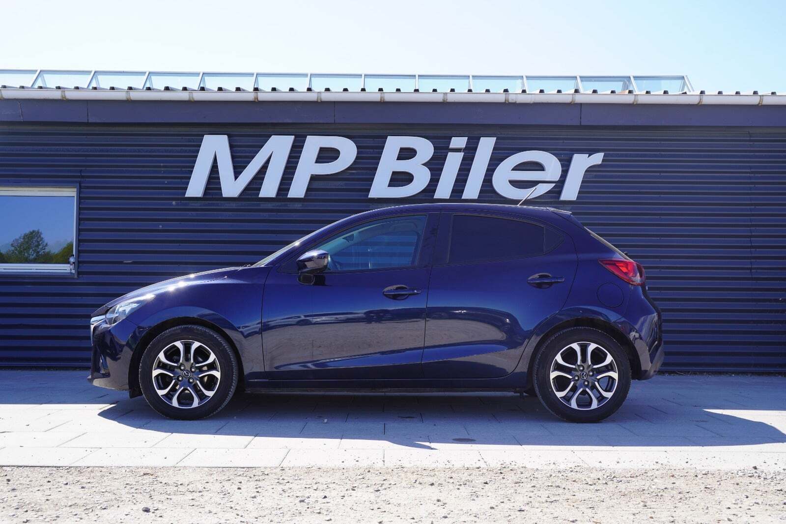 Blå Mazda 2 fra 2016