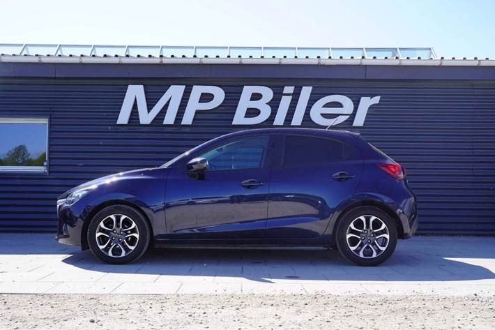 Blå Mazda 2 fra 2016