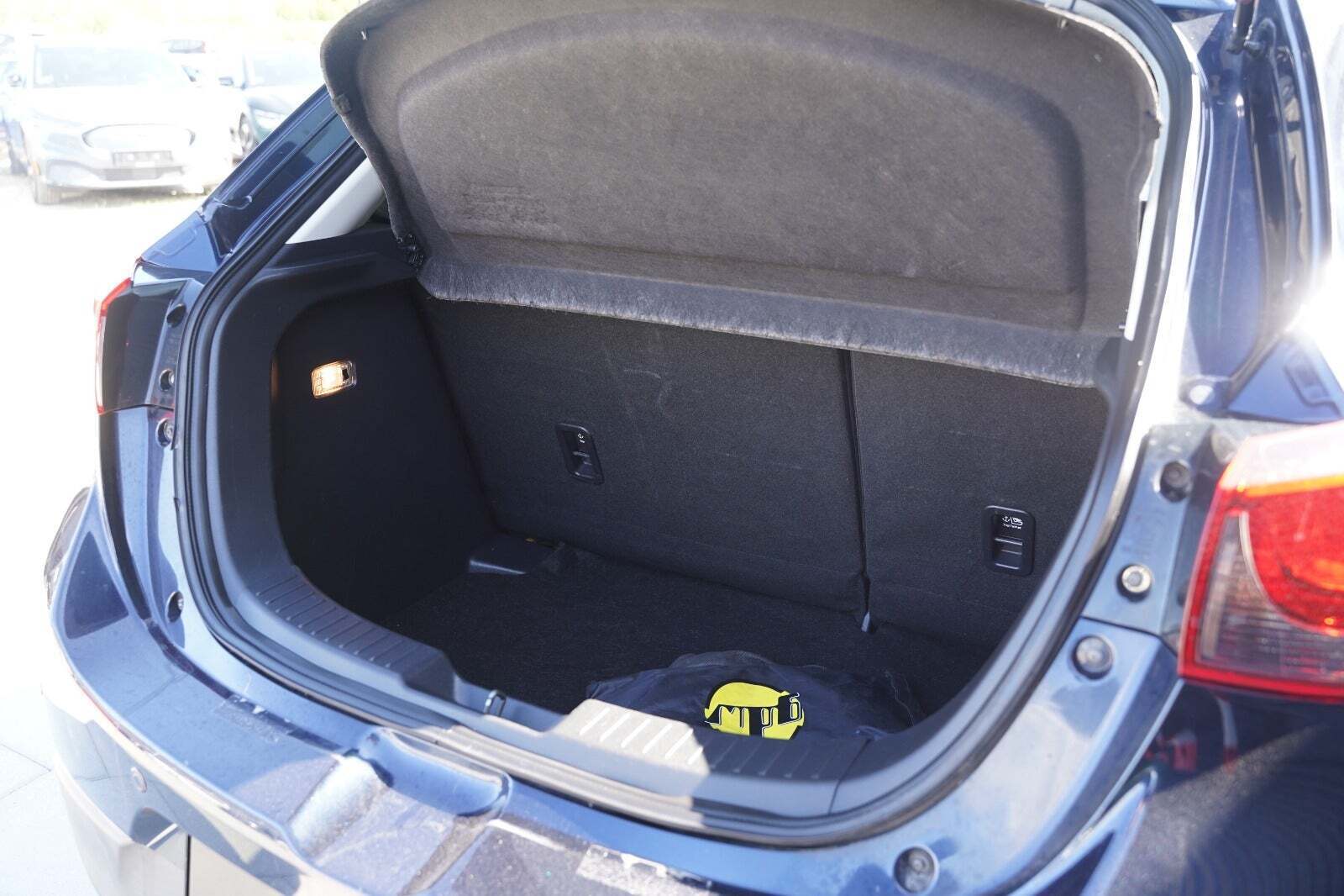 Blå Mazda 2 fra 2016