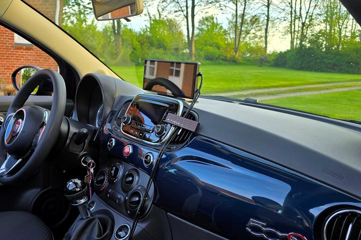 Blå Fiat 500C fra 2017