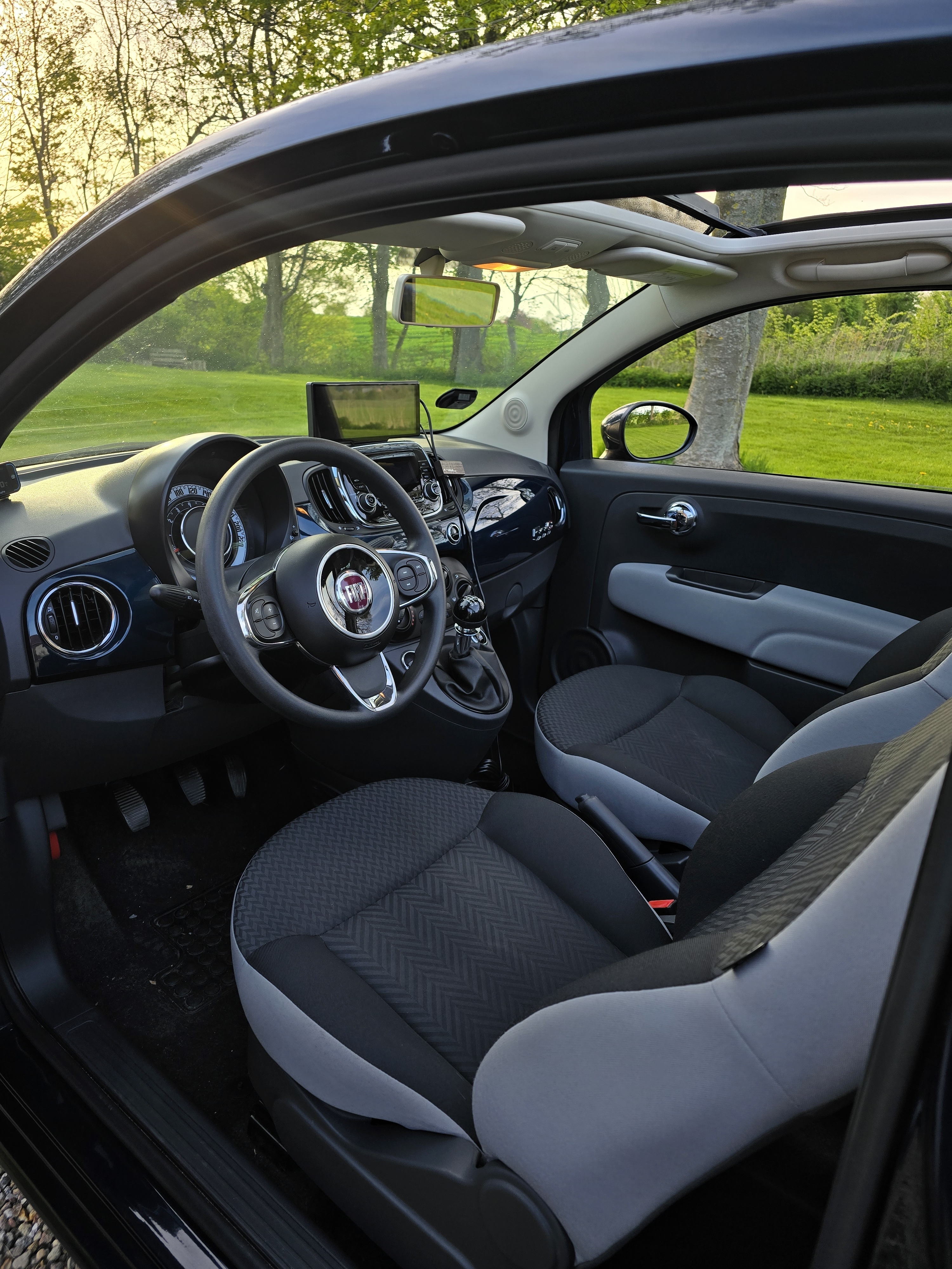 Blå Fiat 500C fra 2017