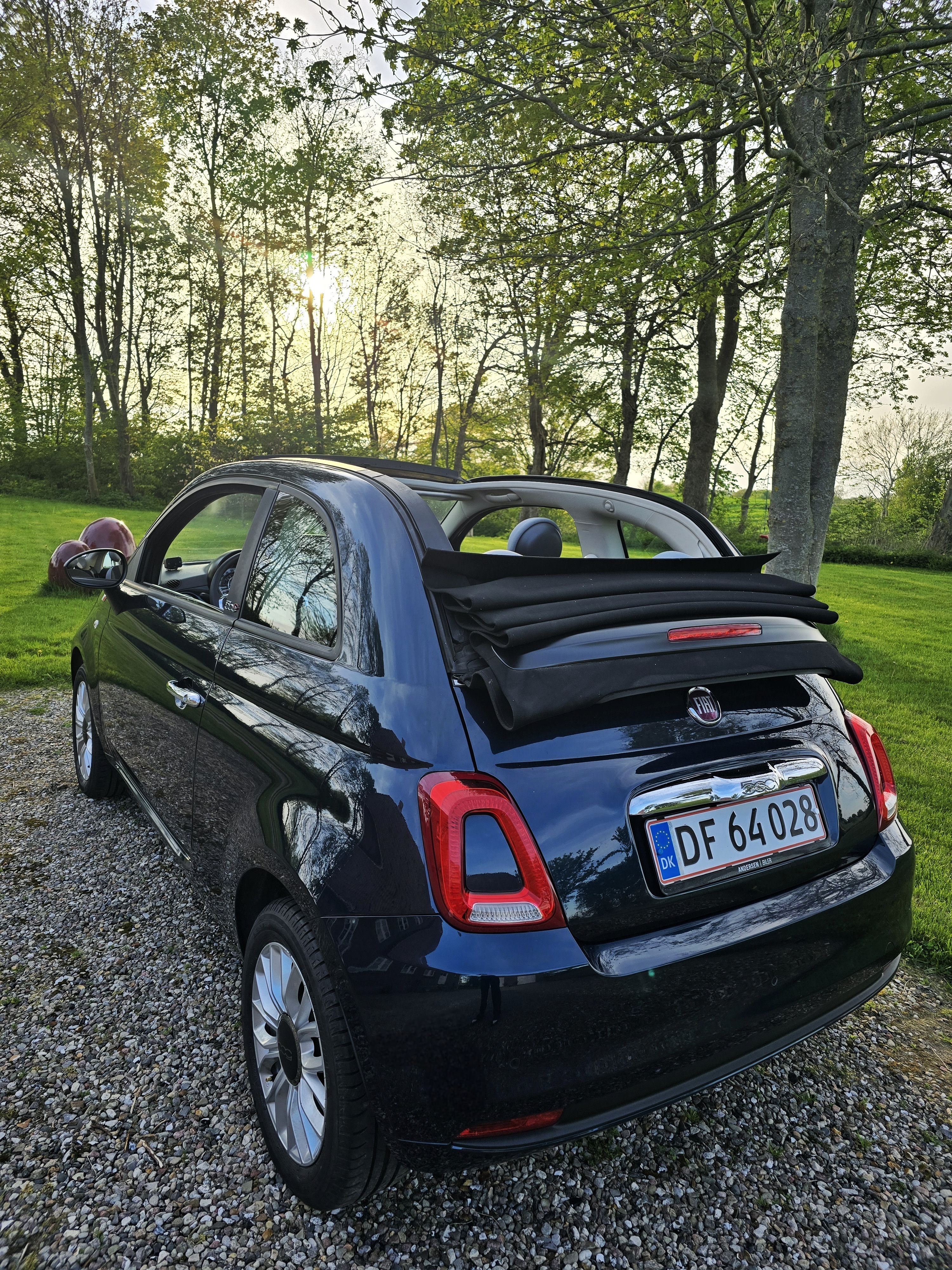 Blå Fiat 500C fra 2017