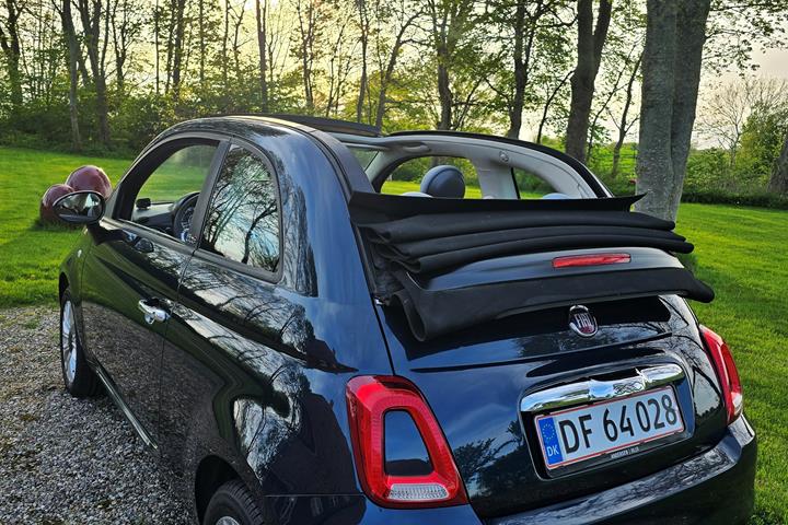 Blå Fiat 500C fra 2017