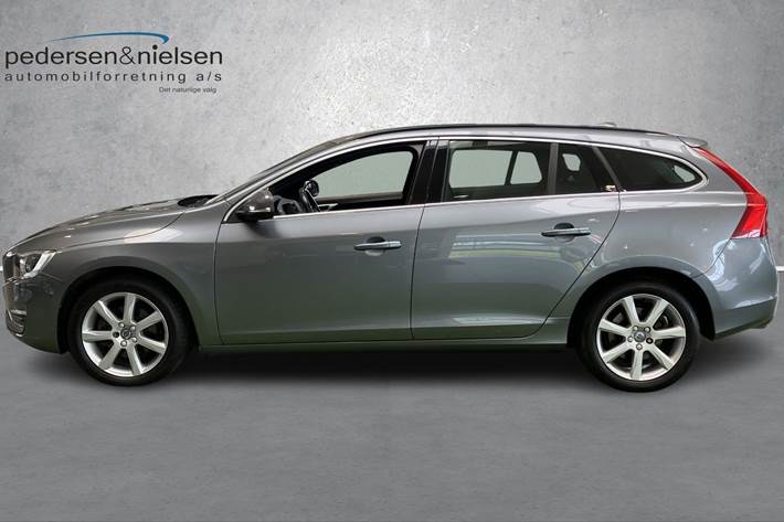 Grå Volvo V60 fra 2015