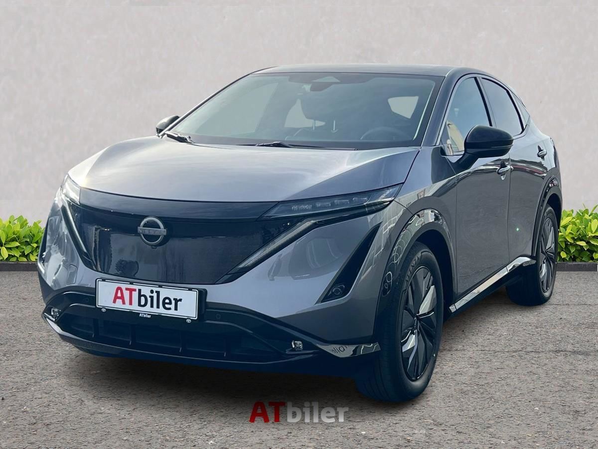 Sort Nissan Ariya fra 2024 set udefra