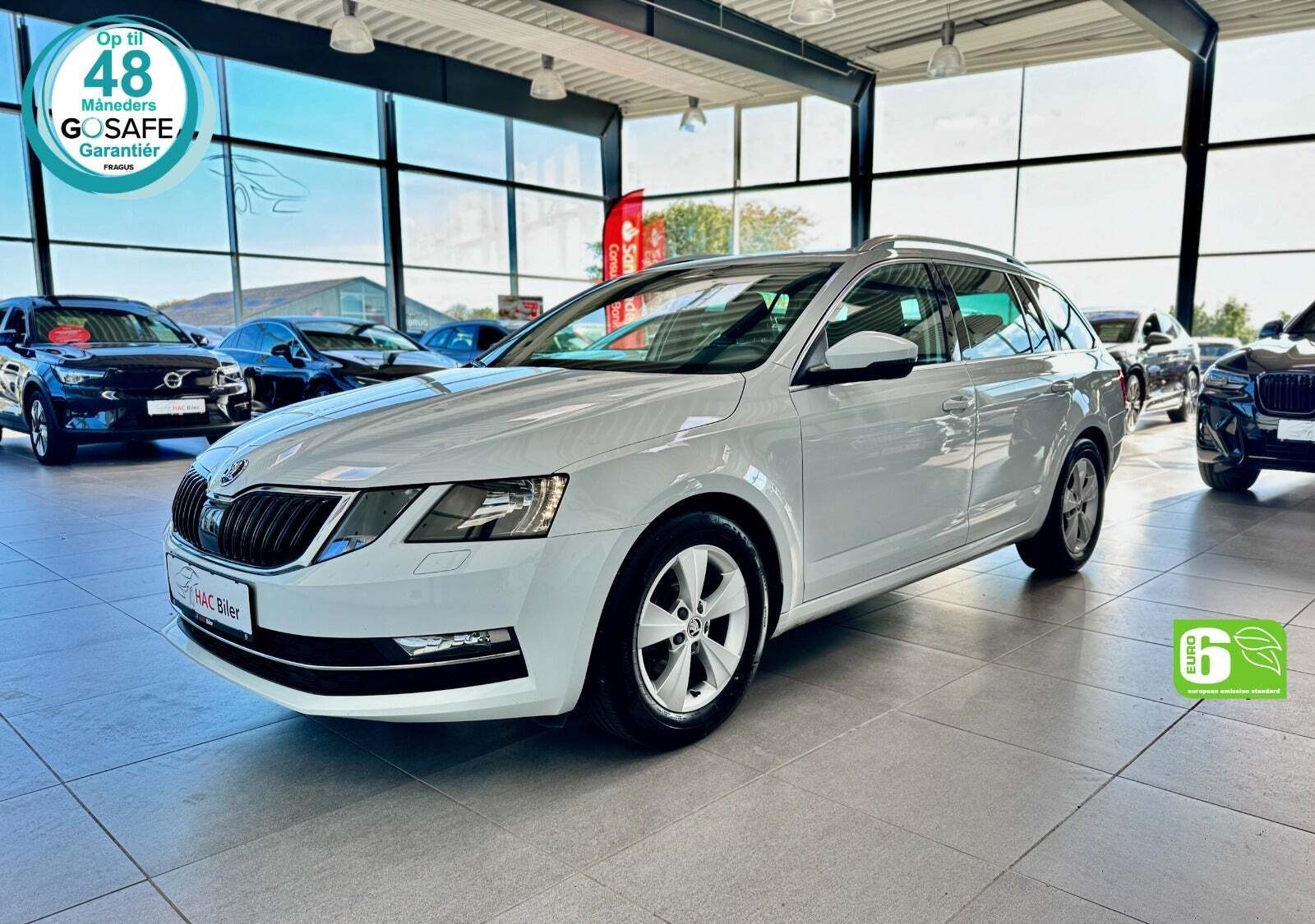 Hvid Skoda Octavia fra 2018 set udefra