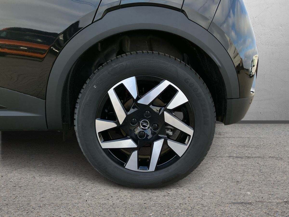 Sort Opel Mokka-e fra 2023