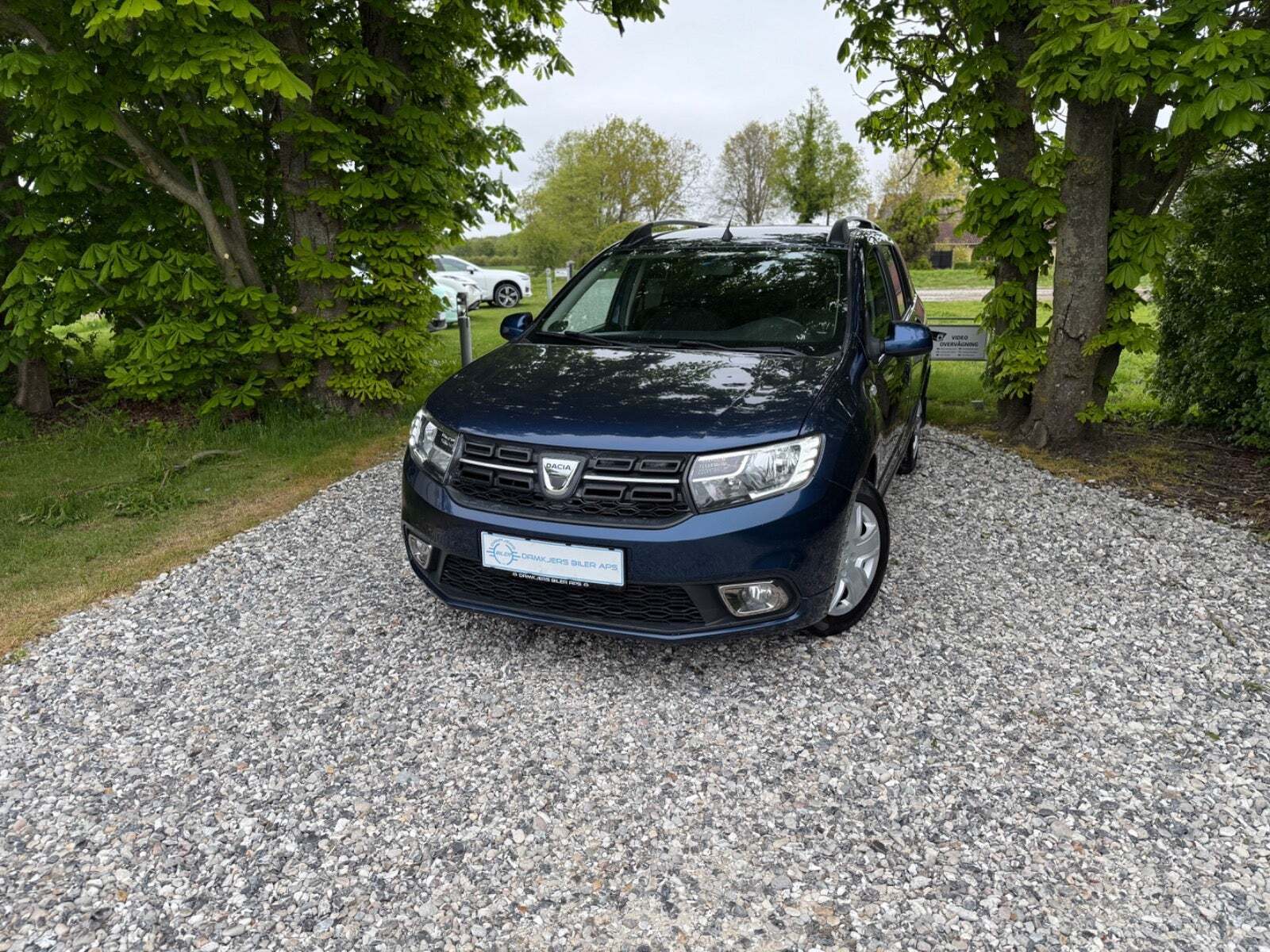 undefined Dacia Logan fra 2017 set udefra