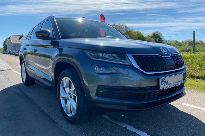 Grå Skoda Kodiaq fra 2019 set udefra