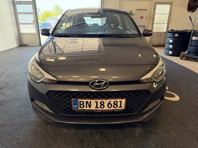 Grå Hyundai i20 fra 2017