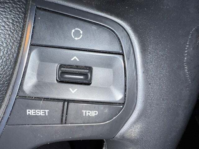 Grå Hyundai i20 fra 2017