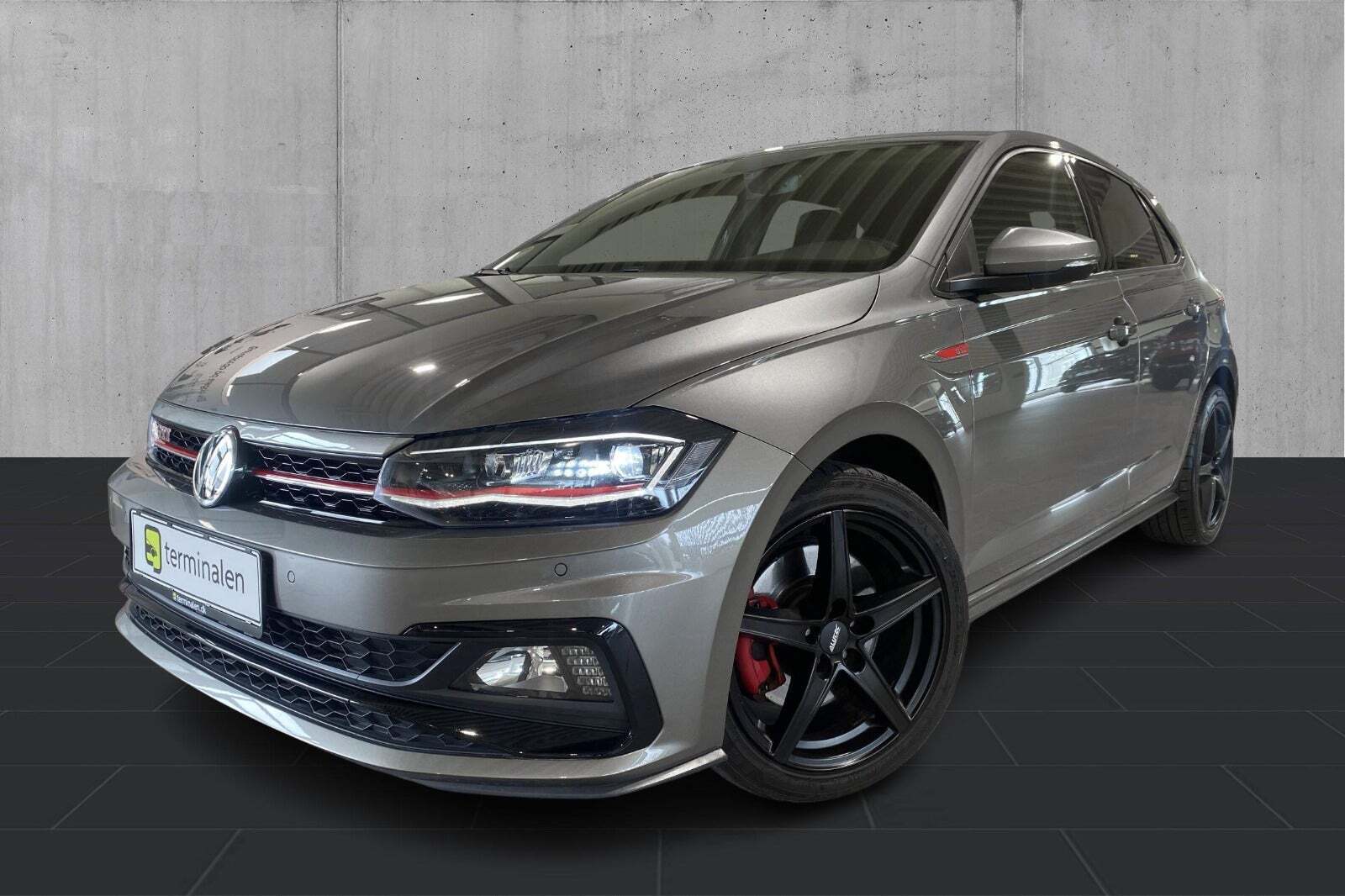 Grå VW Polo fra 2020 set udefra