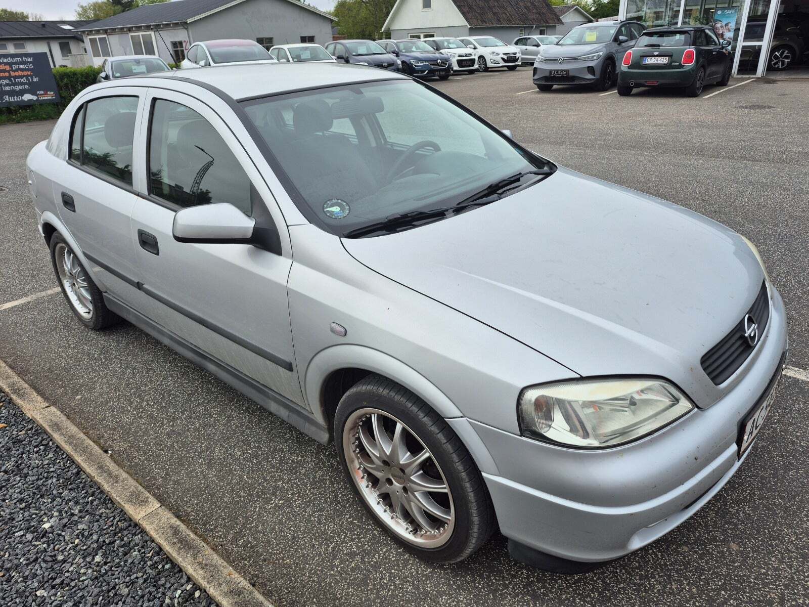 Sølv Opel Astra fra 2003