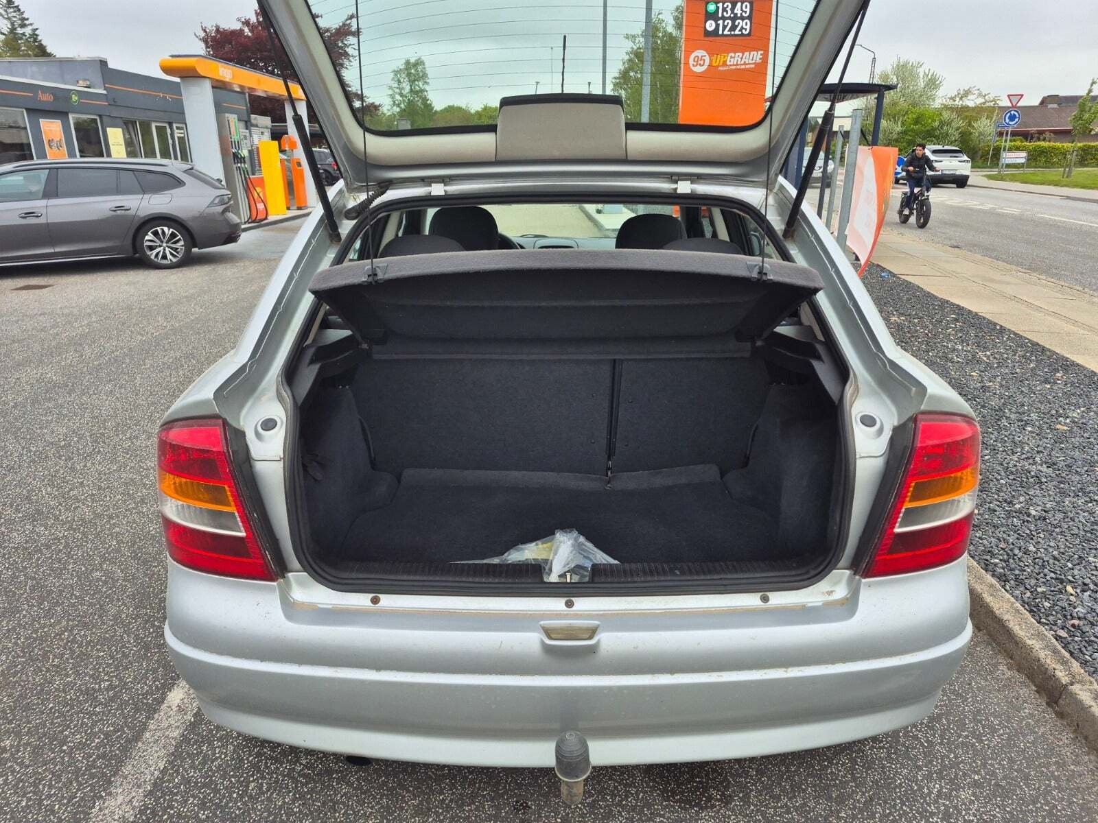 Sølv Opel Astra fra 2003