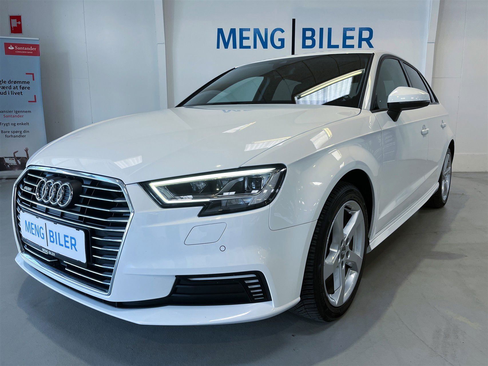 Hvid Audi A3 fra 2020 set udefra