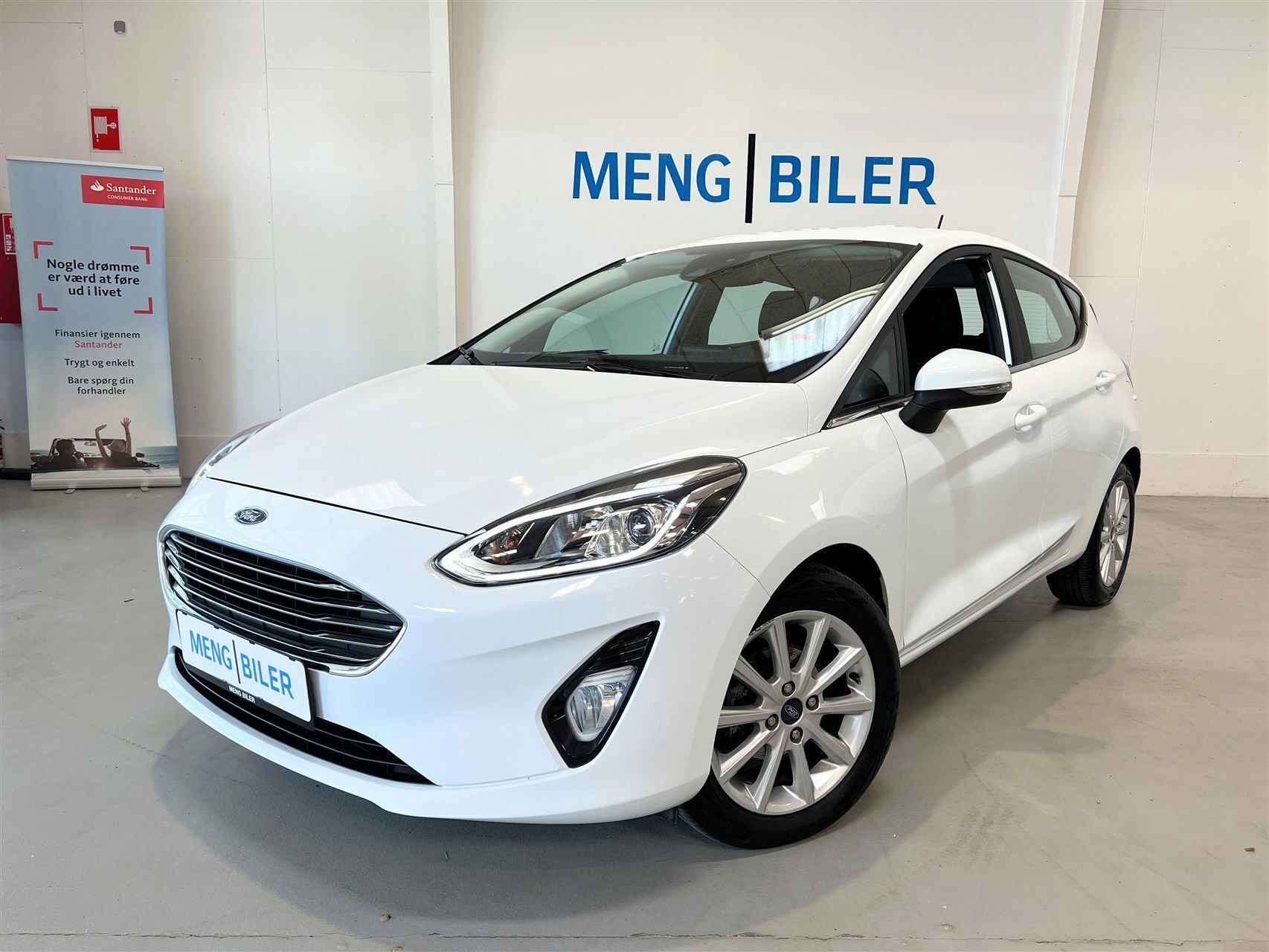 Hvid Ford Fiesta fra 2020 set udefra