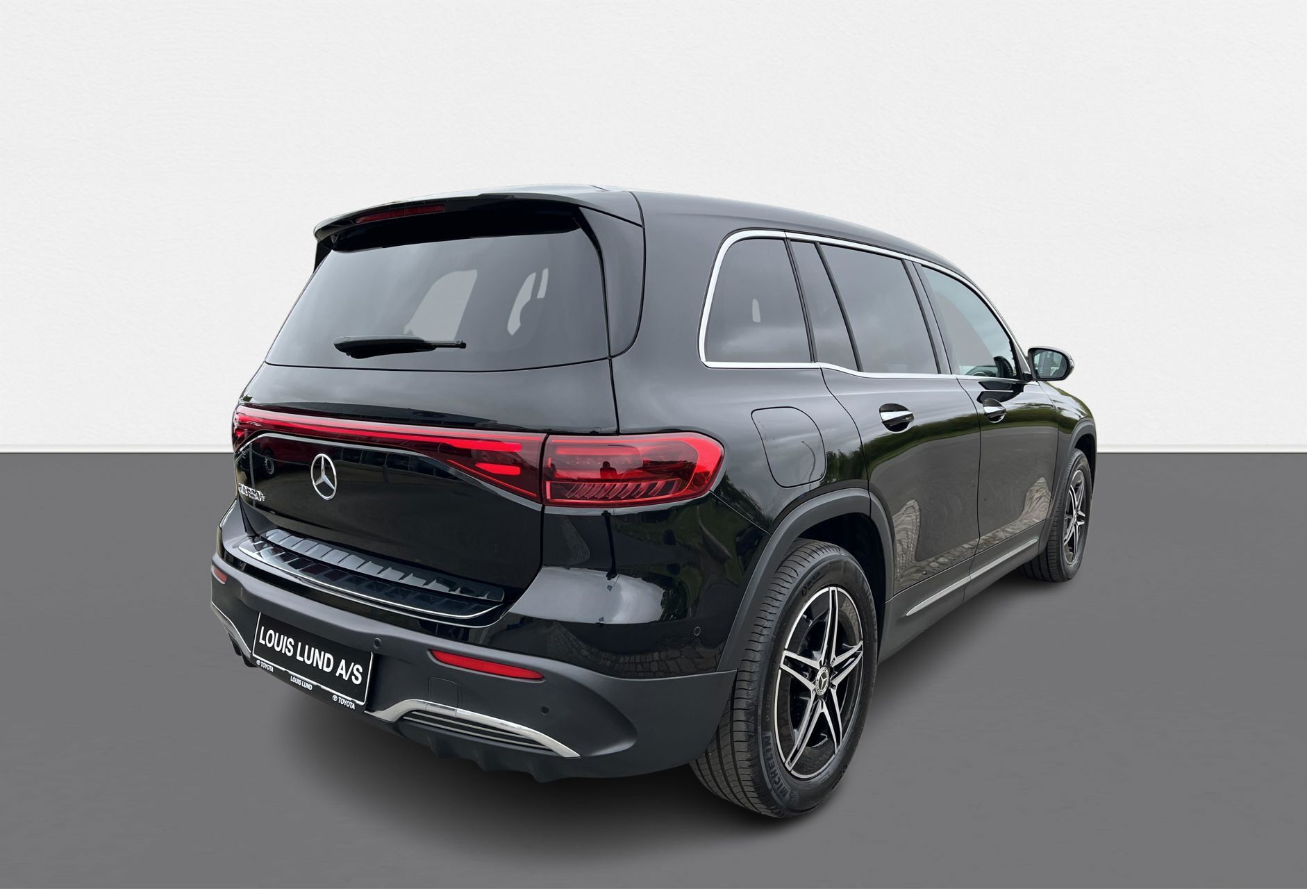 Sort Mercedes EQB 250+ fra 2024